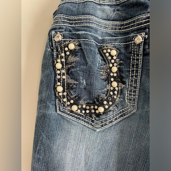 Miss Me Mid-Rise Boot Cut Denim Jeans with Rhinestone & Pearl Horse Shoe Pockets - Picture 4 of 9